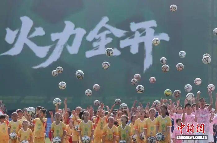 开云体育登录入口-中国校园足球改革“南京样本”：从“苏超”看足球育人